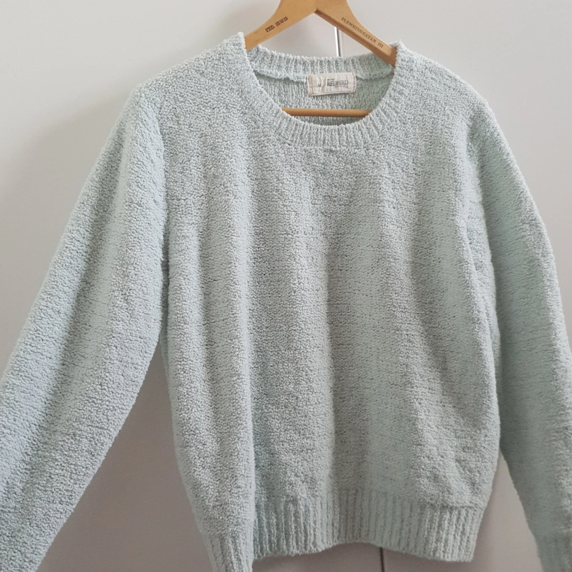 Mysig och fluffig mintrgrön tröja. Redbird