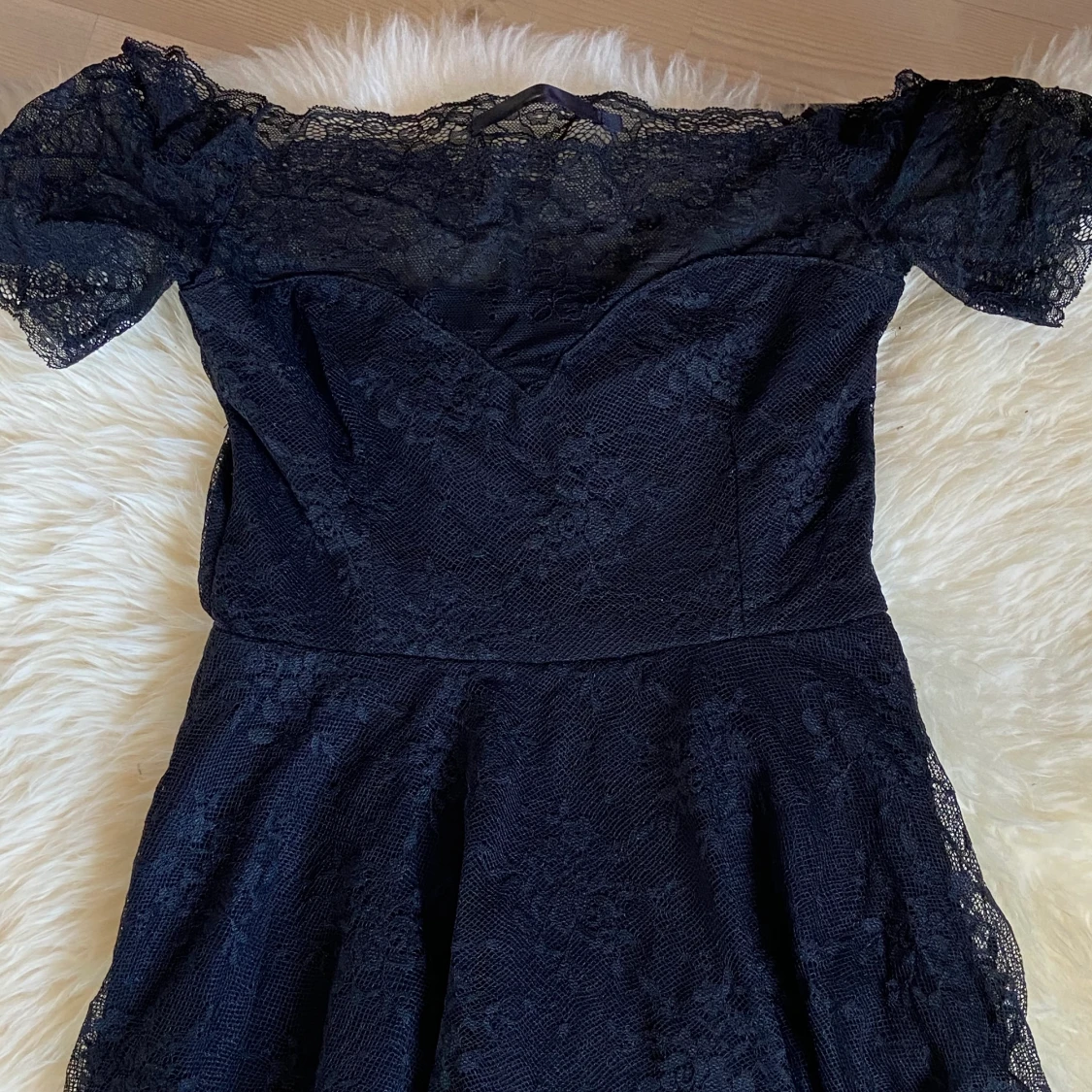 En fin tröja med spets