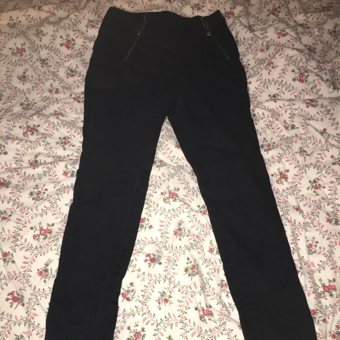 Svarta byxor  - 91
