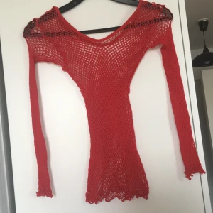 Röd mesh topp stl onesize - Röd mesh topp köpt på C.U.M clubwear.