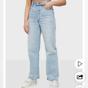 Levis jeans s. 29/17 - Säljer ett par RIBCAGE STRAIGHT ANKLE MIDDLE s. 29/27. Säljer pga för stora. Endast använda en dag. Ett par väldigt populära jeans som nästan är slutsålda över allt!! Nypris 1199 säljer för 999 men priset kan diskuteras! 