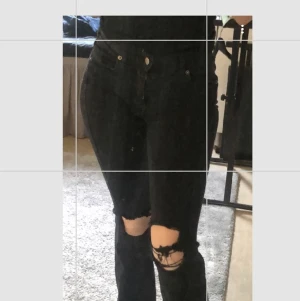 Jeans - Säljer dessa salt jeans,Lite missfärgade från tvättmaskinen men absolut bra kvalitet för att ha haft dom i 5 månader..120kr ink frakt