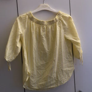 Blus  - Gul blus från H&M 