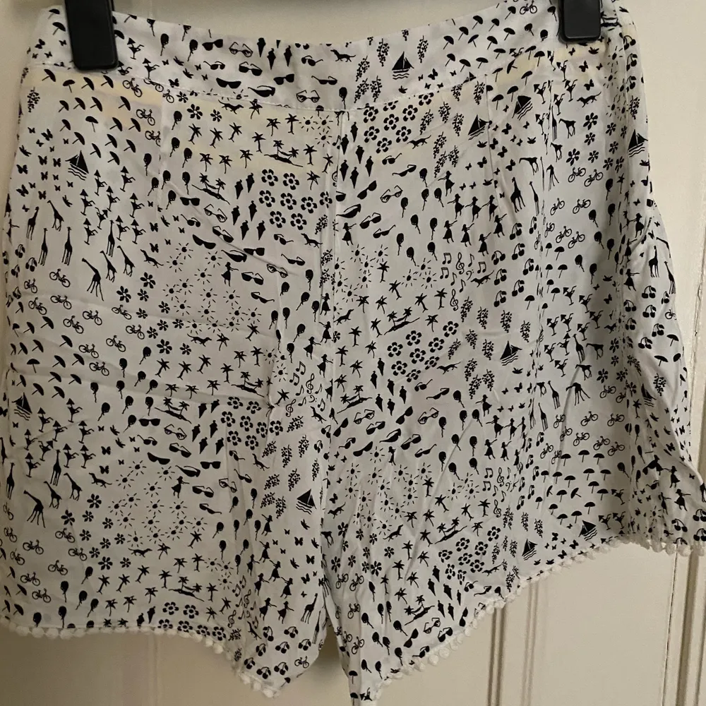 Cute summer shorts in black and white from Nümph. Never worn. . Shorts.
