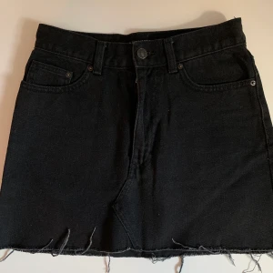 Jeanskjol - Kjol från pull&bear i storlek s som inte passar min längre. Frakt tillkommer.