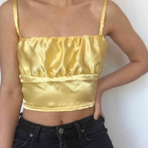 Topp - Den eftertraktade toppen är tillbaka fast nu i en silvrig färg! Sys på beställning i valfri storlek