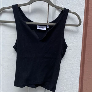 topp från weekday  - Topp från weekday storlek xs, använd 1 gång