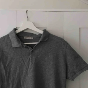  - Skitsnygg CK-piké säljes för en billig peng, passa på! Så gott som ny, passar XS-M (liten) och är i storlek M<3