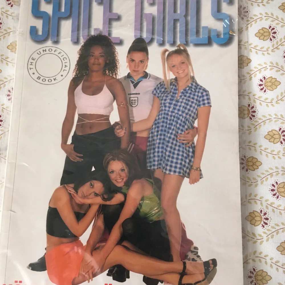 En vintage Spice Girls tonårstidning! Säljer den för 20kr!. Övrigt.