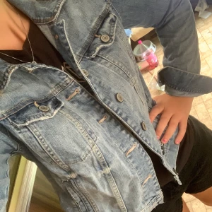 Jeansjacka - Fin jeansjacka, fint skick. 300inkl frakt 