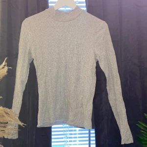 POLO TRÖJA - ANVÄND FÅTAL GÅNGER 