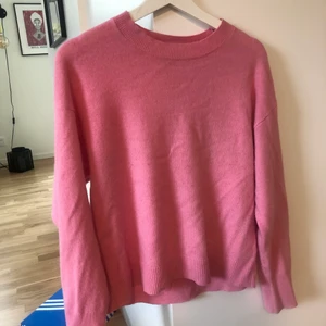 Stickad rosa tröja  - Rosa stickad tröja från WERA, pyttelite noppig 