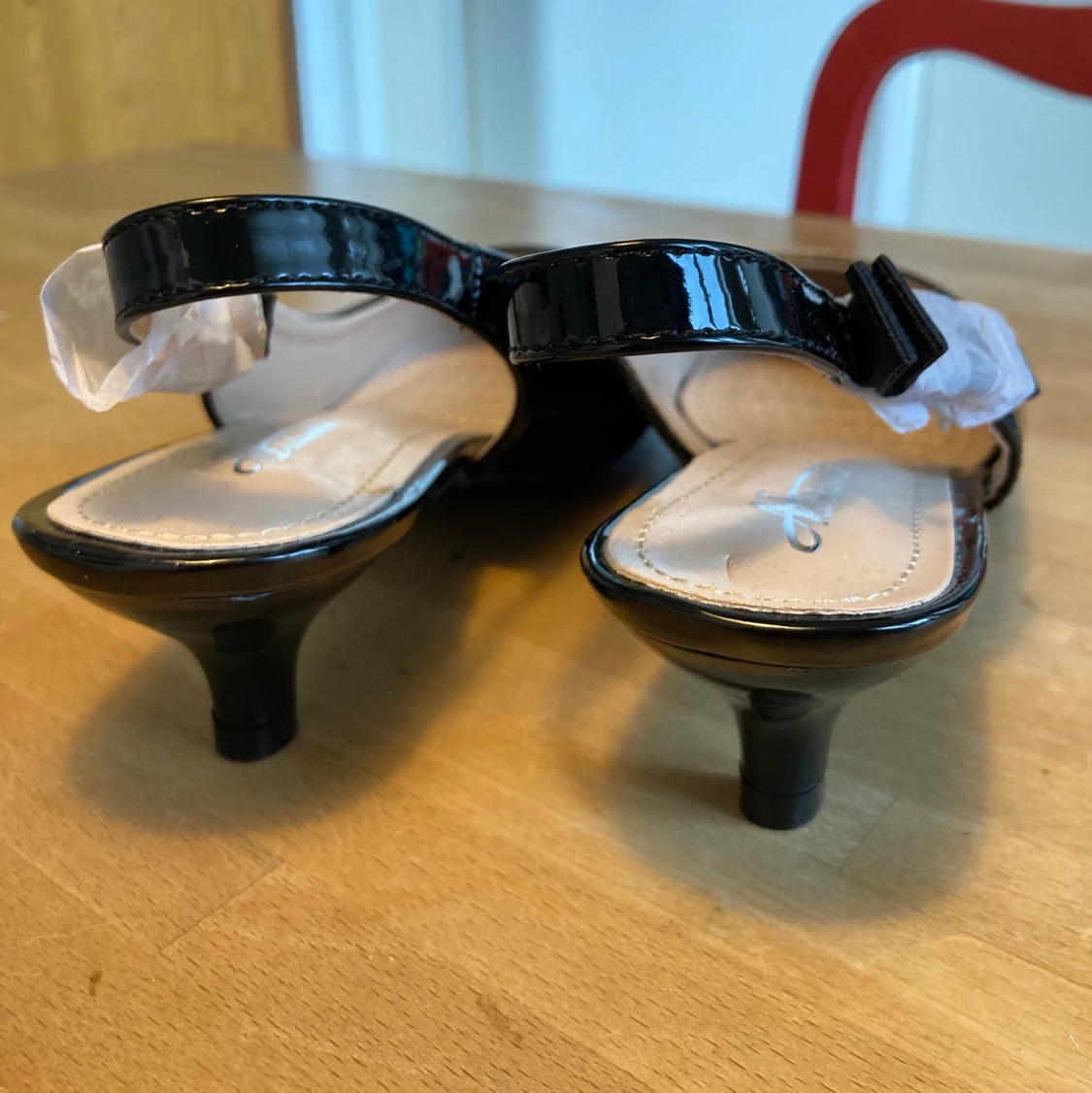 Låga glansiga  klackar  - 91