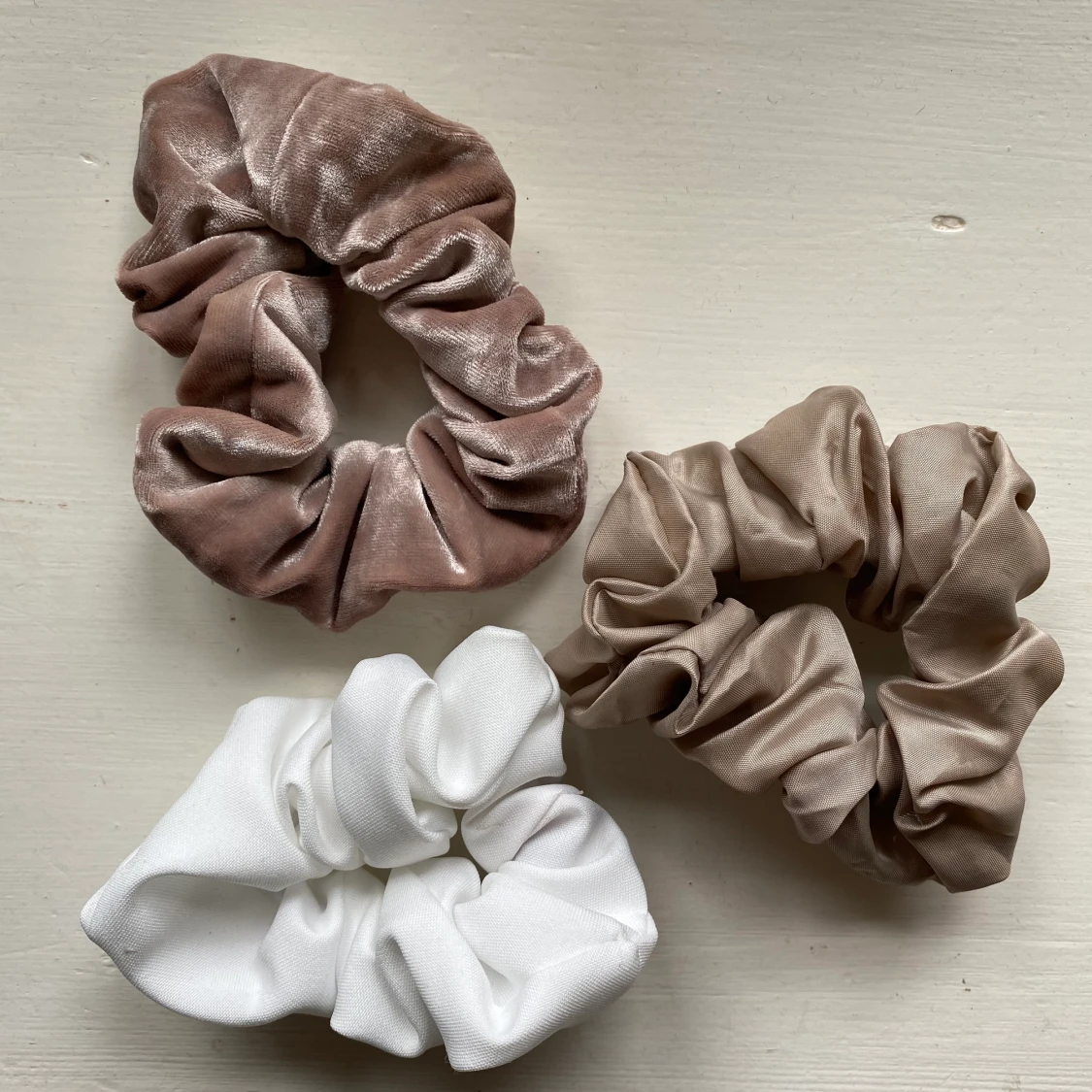 3 st scrunchies. Nya