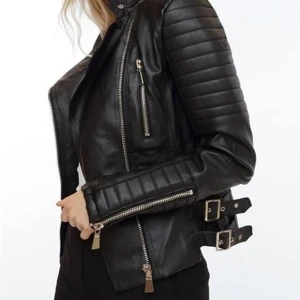 Skinnjacka från Chiquelle  - Storlek 38, använd men inte sliten. Pris kan diskuteras vid snabbaffär🥰