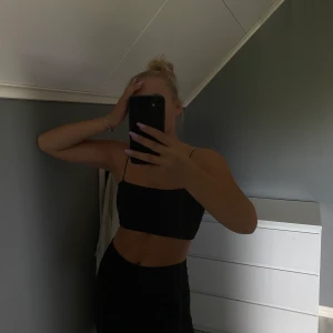 Söt topp  - Jättesöt topp från Gina! Snyggt till sommaren med nu. Är tyvärr lite liten för mina 🍒 så den är lite tajt vilket är synd 