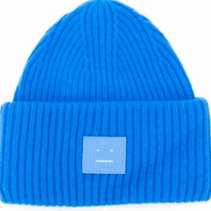  - Säljer min jätte fina acne mössa, kvitto finns kvar! Org pris: 1200 kr. Denna färg är slutsåld, buda från 600😍  