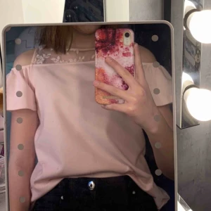  - Storlek 146/152 kan funka för XS!💓 Rosa tröja med lite spets, 100kr