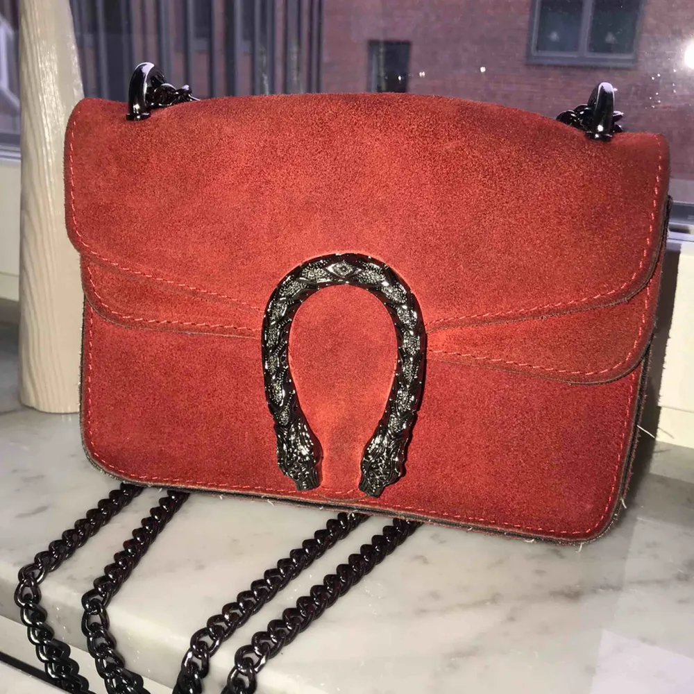 Väska som liknar Gucci design, köpt i Barcelona. Möts i Uppsala, kan även frakta. :) . Väskor.