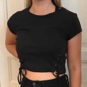  - Snygg t shirt från NEW YORKER men snytning på båda sidorna