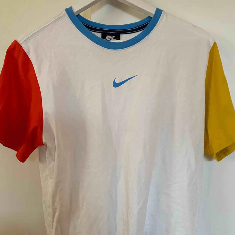 Nike-tröja i Strl M. T-shirts.