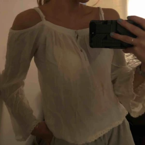  - Väldigt söt tröja från bikbok i bra skick! Köparen betalar frakten<33