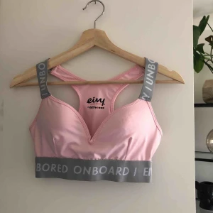  - Sport-bh från eivy med vadderade kupor. I fint skick! 🌸 köparen står för frakt 
