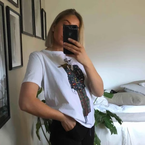 Tröja med tryck  - T-shirt med snyggt tryck! Köpare står för frakt ❤️