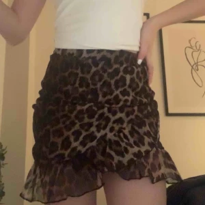  - Skkkkkkit snygg kjol från Nelly använd 3-5 ggr, säljer pga den inte används, storek XS, 90kr + frakt 