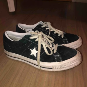  - Converse one stat i nästan perfekt skick, de har bara lite smutsiga skosnören. Har inte använt de så mke därför jag säljer de. Om de inte är markerade som sålda så finns de kvar 