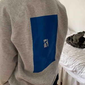 Poetic collective tröja - Poetic collective tröja i väldigt bra skick köpt i november ✨Nypris 799kr finns kvar, går till första som skriver nu :) 