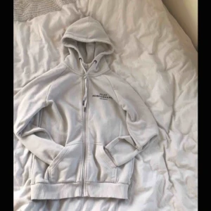 Peak performance kofta - Peak Performance kofta vit storlek S