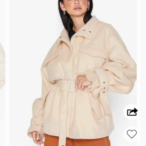  - Säljer denna fina jacka använd en enda gång annars har den bara hängt i garderoben. Köpt från nelly. Märke missguided. Den kommer inte till användning då det inte är min stil. Passar även en 38. Lika fin i verkligheten