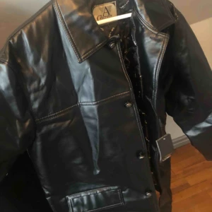  - Collezioni Armani. Storlek L/XL. Oanvänd. 