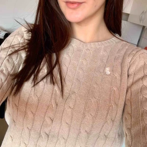 Beige Ralph Lauren knitwear  - Bought for 800 kr and haven’t worn it many times!