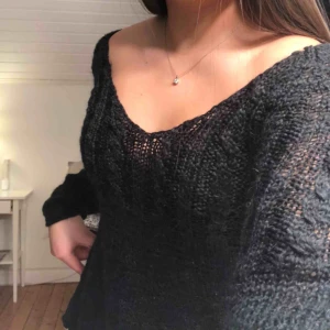  - Jättefin v-ringad tröja som endast är använd en gång då den är lite stor för mig 💓