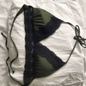  - Bikiniöverdel från cubus, använder ej.