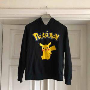 Pokémon hoodie - Kan hämtas i Uppsala eller skickas mot fraktkostnad 