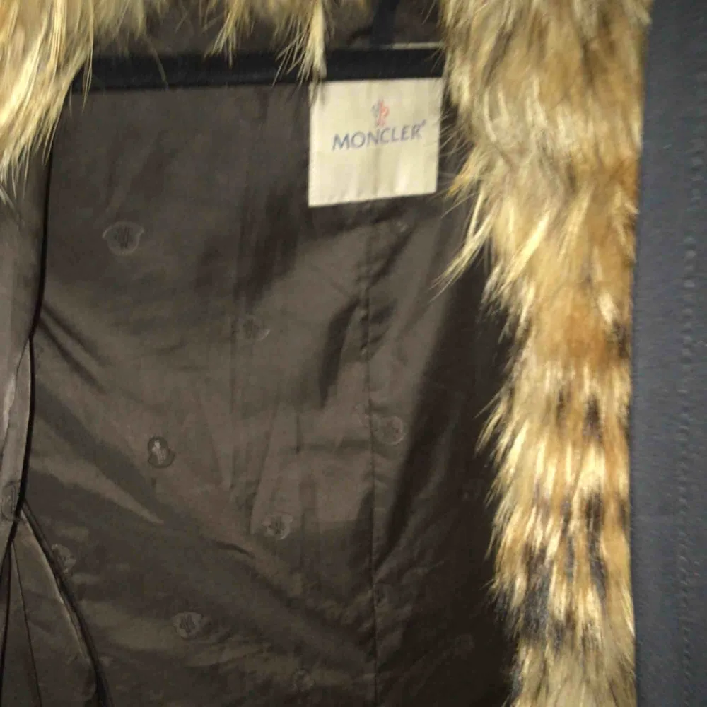 Moncler dunjacka / foxfur . Jackor.