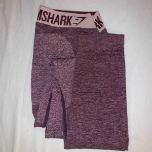  - för stora för mig så nu letar de efter en ny ägare !! superfina är de och i bra skick!! trots att det är storlek S så är de superstretchiga och passar även M 