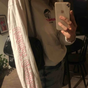  - Ascool tröja från märket vailent!🥺Använd nån enstaka gång. Skriv om ni vill ha mer bilder💓 säljer pga garderobsrensning