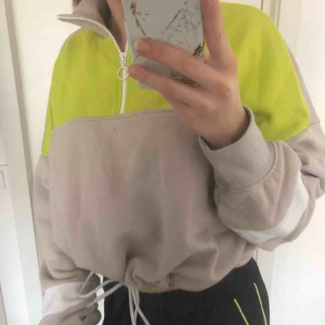 Monki kofta - Fin tjocktröja från Monki, använd fåtal gånger! 