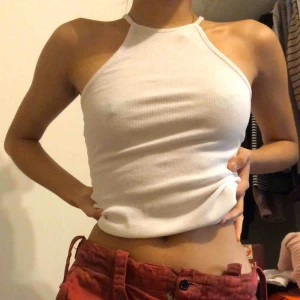  - vit guess topp köpt i USA & använd fåtal ggr, frakt på 22kr tillkommer ☺️