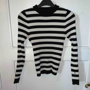  - Tight STAY tröja Köpt på Carlings, köpare står för frakt.