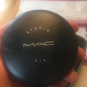  - Mac puder foundation nästan oanvänd  