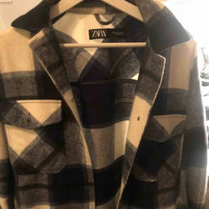  - Jag säljer nu min jättepopulära jacka från zara💓  Knappt använd och i bra skick💓