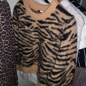  - Supermysig tröja i storlek XS💕 Skriv om du har frågor!