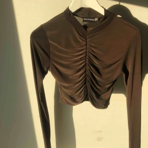  - Superfin topp🤍 några slitningar men inget som märks tydligt. Pm för bild med den på<3