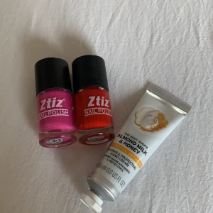 Nagellack, handkräm och en snickers - Här kan ni köpa handkräm från the body shop, två nagellacker och en snickers kommer med på köpet och jag säljer detta för endast 29 kr! Nypris cirka 99 kr 💞👍❤️❤️ 