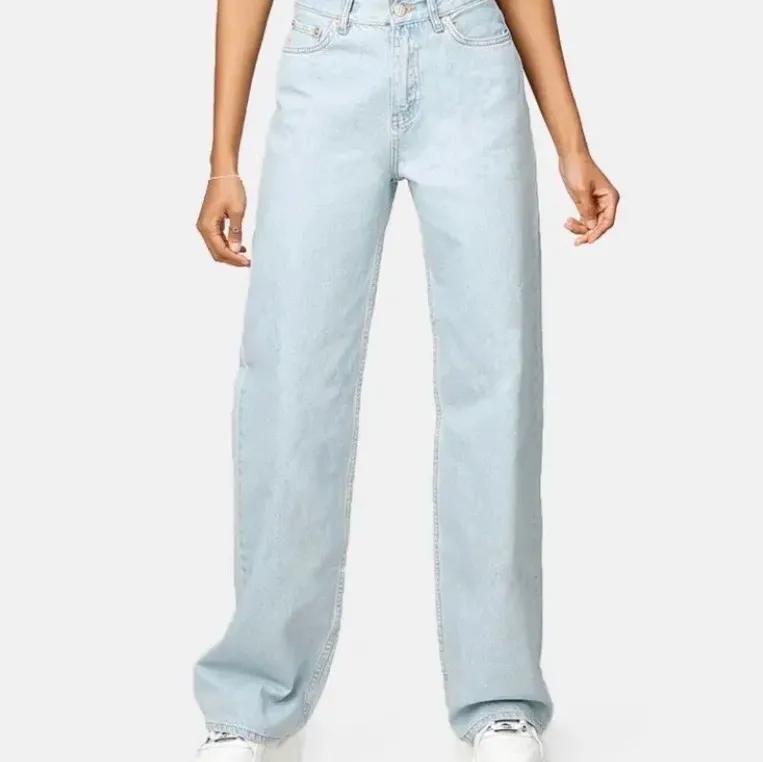 Populära jeans från junkyard! Otroligt fin model! Priset går att sänka vid snabb affär!💕. Jeans & Byxor.